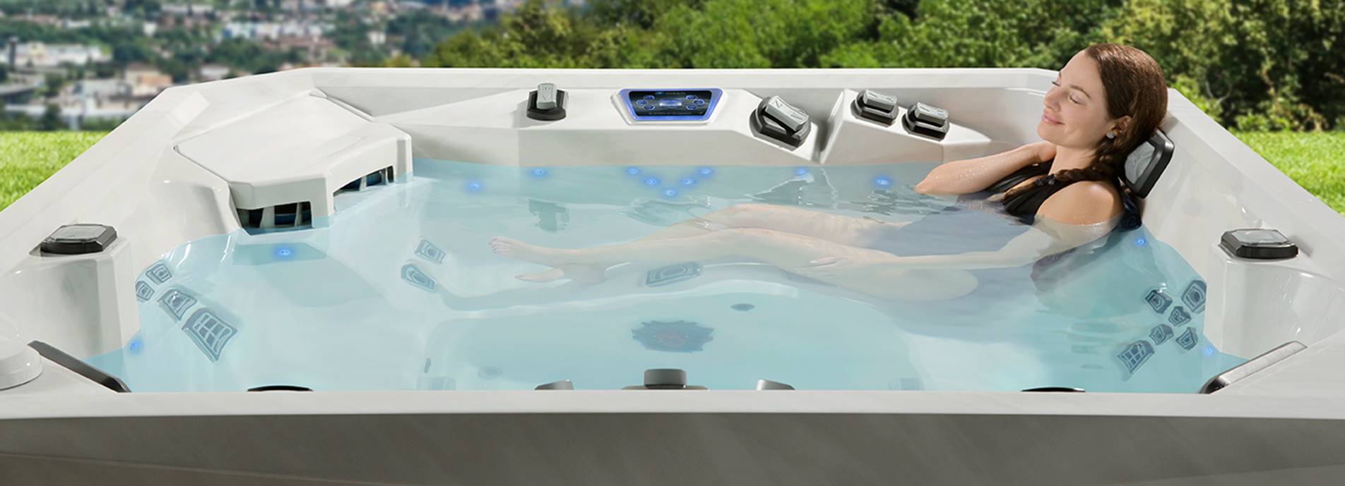 beauty image showing Vector21 Hot Tubs
